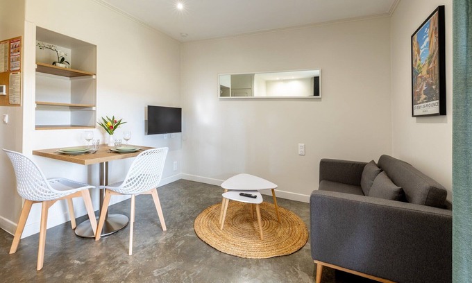 St.-Remy-de-Provence Apartment | Apartment with garden view 4