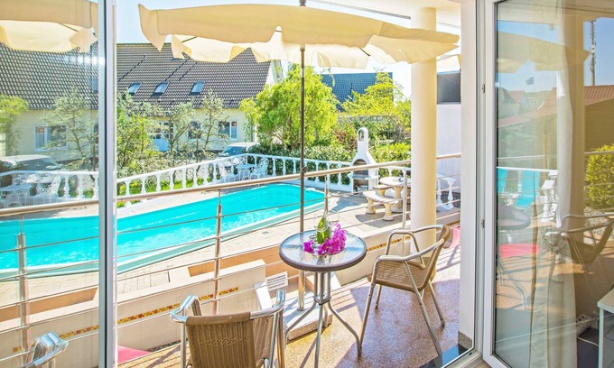 Heringsdorf Apartment | Apartment 03 - Pisa - Villa Europa - Apartments with fireplace and shared pool