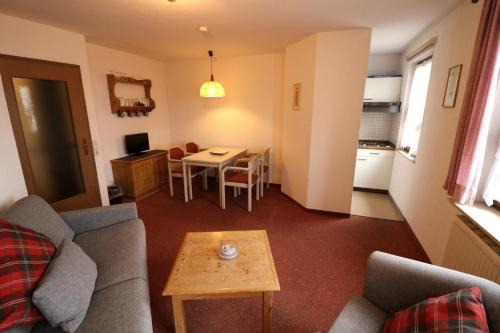 Todtnauberg Apartment | Apartment 04 - Ferienresidenz Roseneck, mit Schwimmbad in Todtnauberg bei Feldberg
