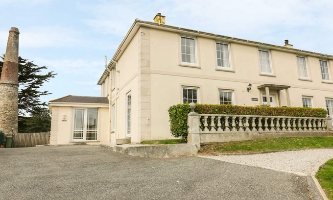 St. Agnes Apartment | APARTMENT 1, TREARREN, family friendly, with a garden in St Agnes