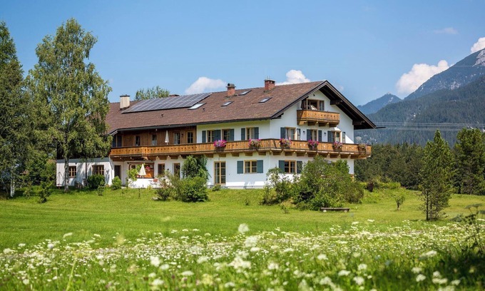 Mittenwald Apartment | Apartment '180 Grad' with Mountain View, Private Terrace and Wi-Fi