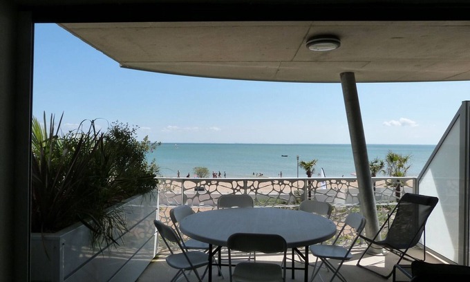 La Tranche-sur-Mer Apartment | Apartment 2-6 pers, 2 bdr, balcony, pool, beach access, parking