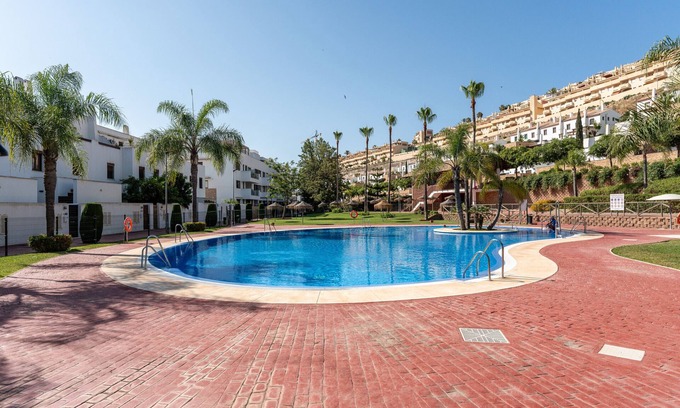 La Cala de Mijas Apartment | Apartment '206 Navigolf 3' with Mountain Views, Wi-Fi and Air Conditioning