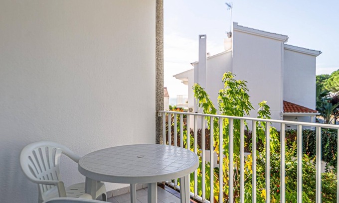 Sant Pol De Mar Apartment | Apartment 2min beach with parking pet friendly