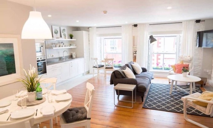 Dingle Apartment | Apartment 3 on John Street