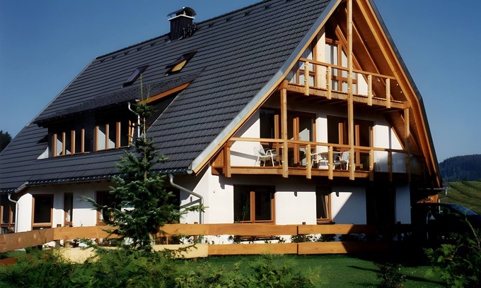 Hinterzarten Apartment | Apartment '4-Star Maisonette – 120 sqm' with Mountain View, Shared Terrace and Wi-Fi
