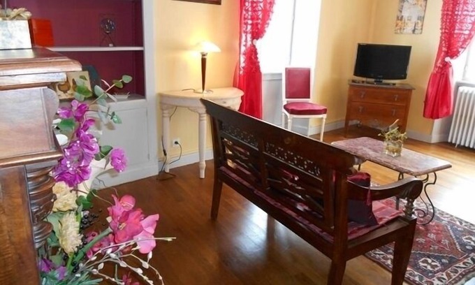 Bourganeuf Apartment | Apartment 5 people in the heart of the medieval city Bourganeuf