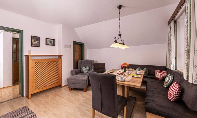 Bad Reichenhall Apartment | Apartment-5 persons, 80sqm, 3 bedrooms, 2 bathrooms, balcony, secluded location with mountain view