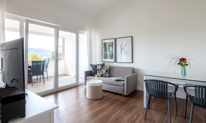 Klettgau Apartment | Apartment '5' with Shared Garden, Balcony and Wi-Fi