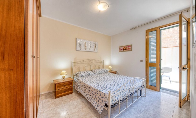 Torre Pali Apartment | Apartment 'A Torre Pali Sul Mare' with Air Conditioning