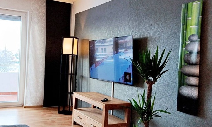 Wallersheim Apartment | Apartment 'Abendsonne Obergeschoss Mit Balkon' with Balcony and Wi-Fi