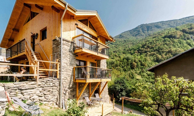 La Perriere Apartment | Apartment 'Agréable Chalet 3 Étoiles 3' with Mountain View, Wi-Fi and Air Conditioning