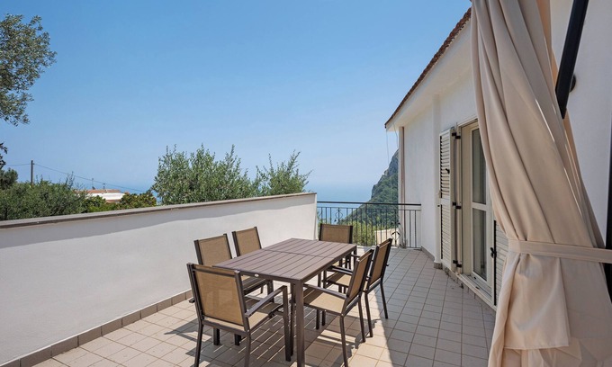 Nerano Apartment | Apartment 'Appartamento Sorrento' with Sea View, Wi-Fi and Air Conditioning