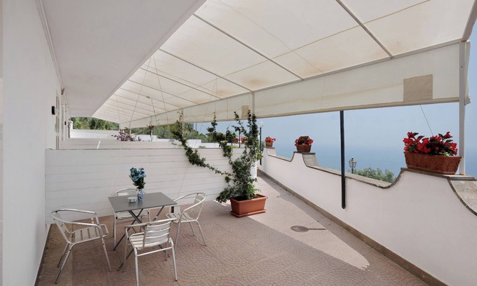 Nerano Apartment | Apartment 'Appartamento Li Galli Standard' with Sea View, Wi-Fi and Air Conditioning