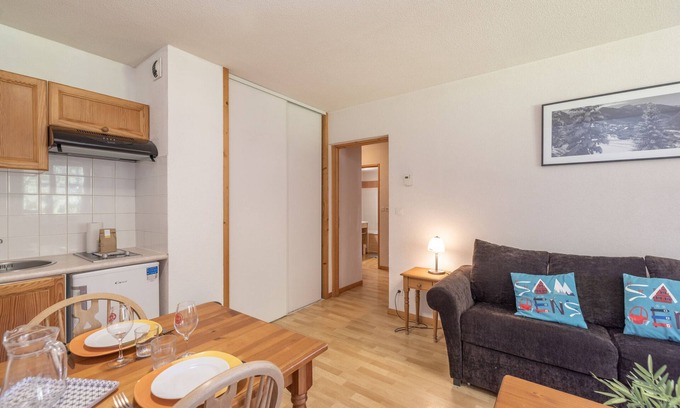 Samoens Apartment | Apartment 'Appt Le Grand Tetras F14' with Mountain View, Shared Pool and Private Garden