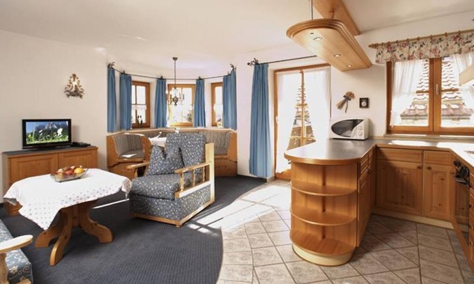 Bad Kohlgrub Apartment | Apartment Arnika - spa hotel on the meadow slope