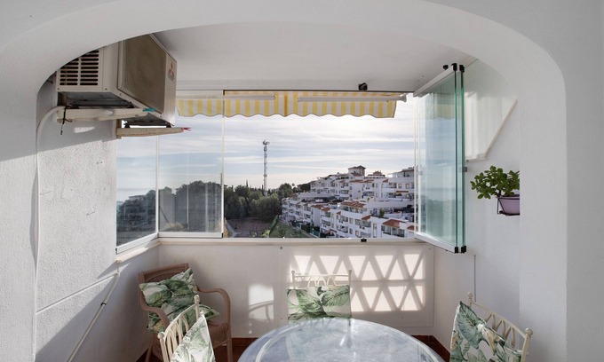 Benalmadena Apartment | Apartment 'Benalmarina' with Shared Pool, Wi-Fi and Air Conditioning
