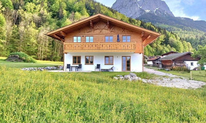 Hammersbach Apartment | Apartment "Bergenzian" with Mountain View, Balcony & Wi-Fi