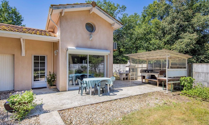 Queyrac Apartment | Apartment between Vineyards and Ocean – A Nature and Comfort Getaway