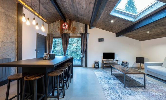 Modane Apartment | Apartment 'Bienvenue Chez Les Trutes' with Mountain View and Wi-Fi
