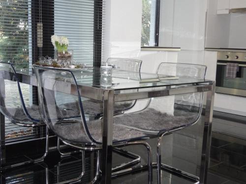 Morgensternsheide Apartment | Apartment Black & White Neuss