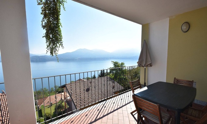 Oggebbio House | Apartment by Lake Maggiore with Stunning Views