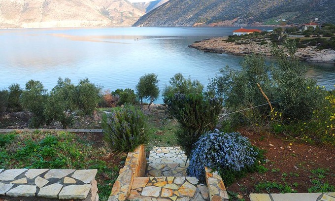 Platees House | Apartment by The Sea Near Athens