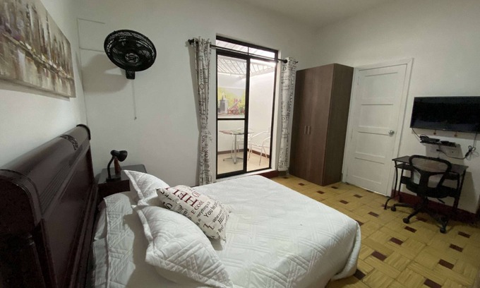 Granada Apartment | Apartment CaliGari - www. caligari. rental - Excellent Location - Near Center