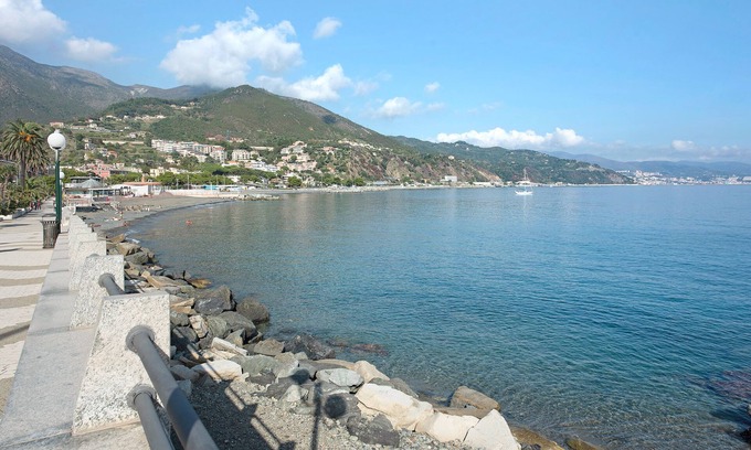 Arenzano Apartment | Apartment "Casa Andrea - Arenzanohost" with Balcony & Wi-Fi