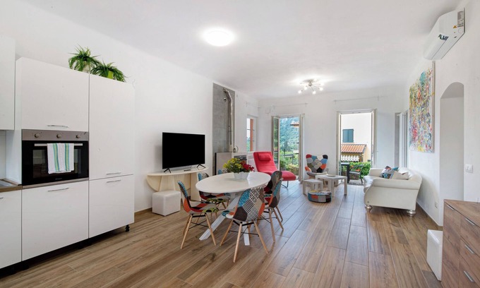 Lierna Apartment | Apartment 'Casa Giuditta' with Shared Pool, Wi-Fi and Air Conditioning