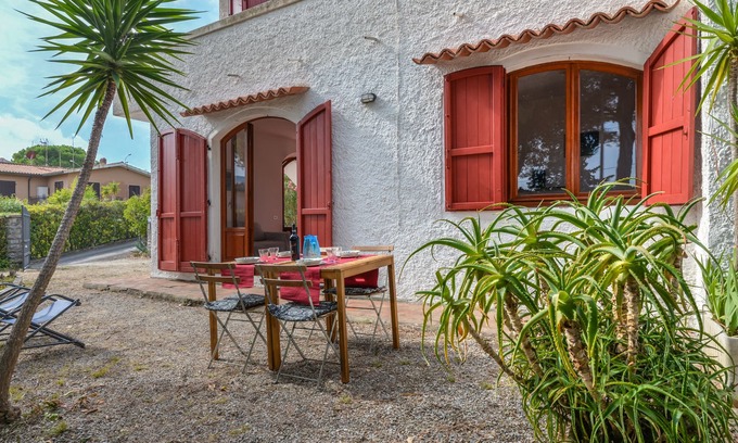 Cavo Apartment | Apartment 'Casa Palmaiola' with Sea View, Private Garden and Wi-Fi