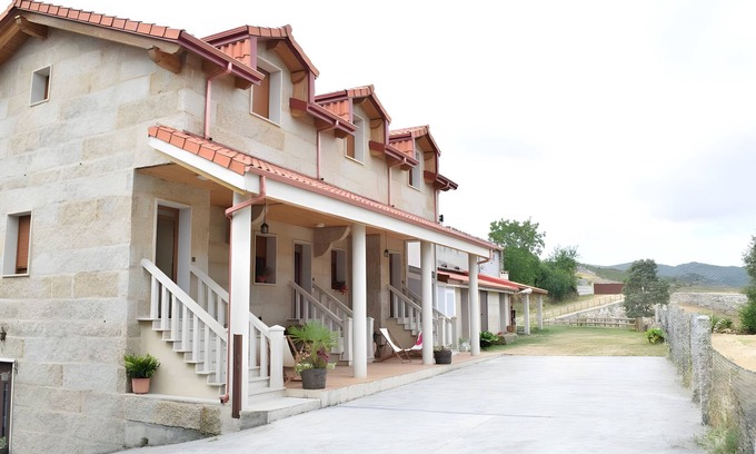 Requias Apartment | Apartment 'Casa Requias 2' with Lake View, Shared Garden and Wi-Fi