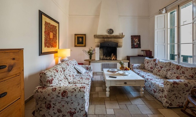 Lecce Historic Center Villa | Apartment 'Casa Storica del 500' close to City Centre with Garden & Wi-Fi
