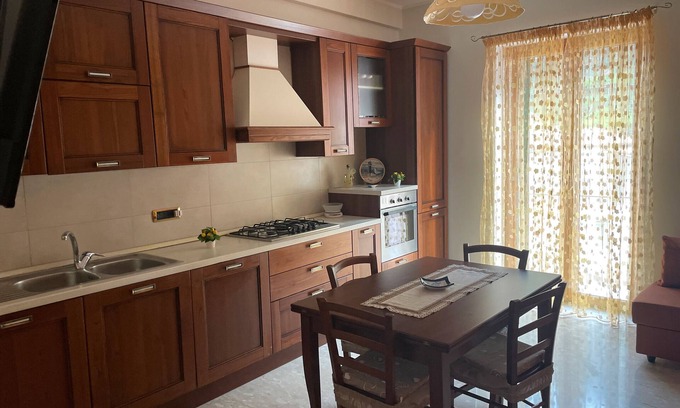 Cetara Apartment | Apartment 'Ce Tour - La Casa del Limone di Nonni' with Mountain View, Wi-Fi and Air Conditioning