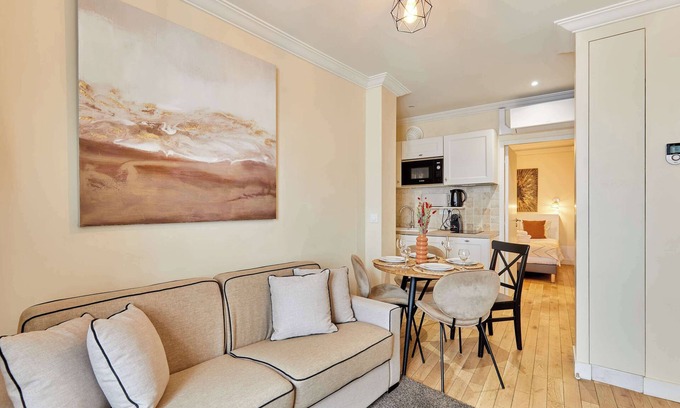 Quartier de la Porte-Saint-Denis Apartment | Apartment Center of Paris