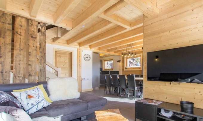 Les Saisies Apartment | Apartment 'Chalet B - o Saisies' with Mountain View, Balcony and Wi-Fi