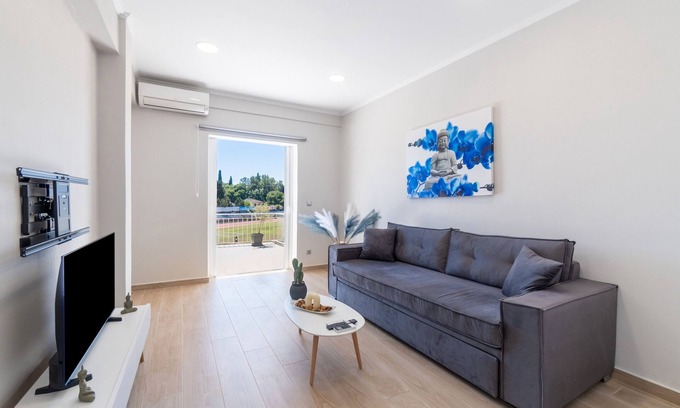 Corfu Town Apartment | Apartment 'Corfu Center Deluxe' with Balcony, Wi-Fi and Air Conditioning