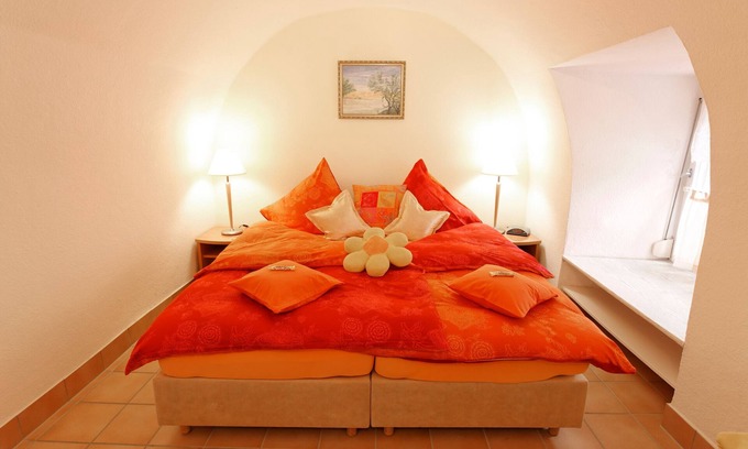 Ebnet Apartment | Apartment 'Mengeler' with Private Terrace, Private Garden and Wi-Fi