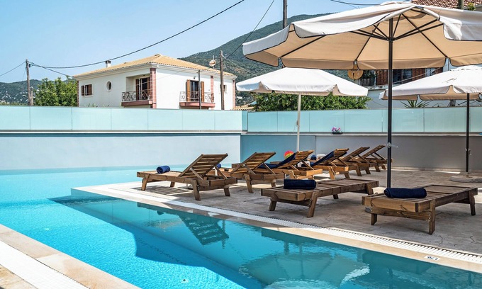 Nidri Apartment | Apartment 'Deluxe' with Shared Pool, Wi-Fi and Air Conditioning