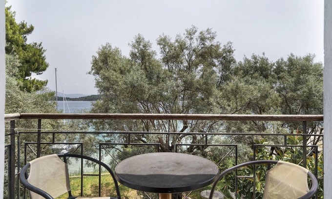 Perigiali Apartment | Apartment 'Diamerisma 2ari B' with Sea View, Wi-Fi and Air Conditioning