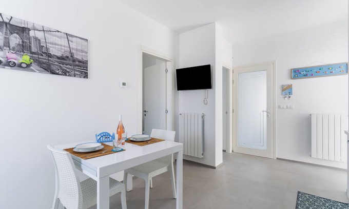 Corsano Apartment | Apartment 'Dimora Conchiglie' with Private Terrace, Wi-Fi and Air Conditioning
