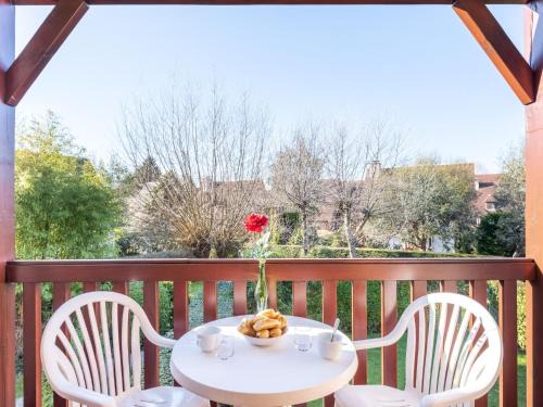 Deauville Apartment | Apartment Domaine de Clairefontaine-3 by Interhome