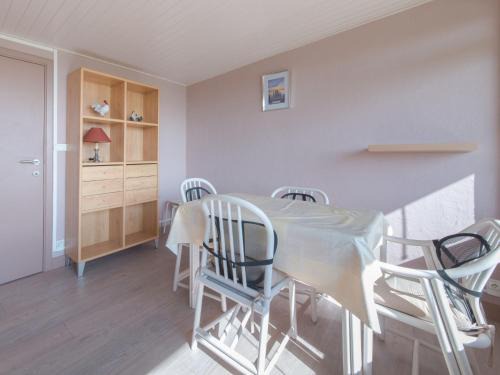 Klemskerke Apartment | Apartment Empaja great views and parking by Interhome