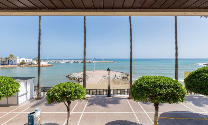 Marbella City Centre Apartment | Apartment 'En 1ª Línea De Playa' with Sea View, Shared Pool and Wi-Fi
