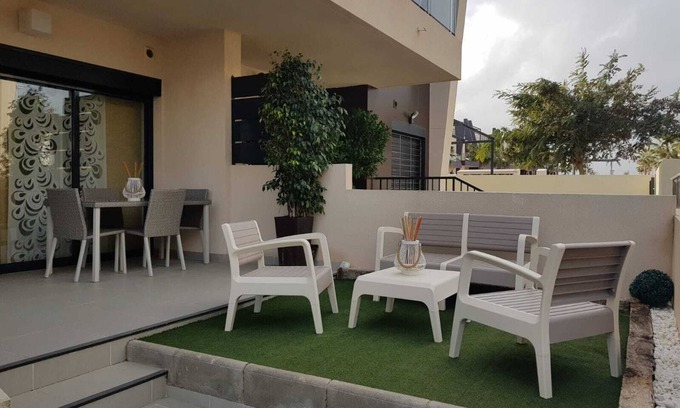 Pueblo Latino House | Apartment 200 m from Mil Palmeras beach