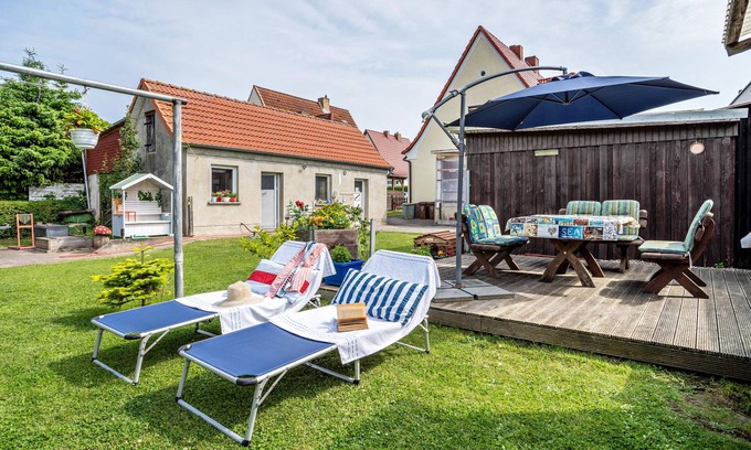Bergen auf Ruegen Apartment | Apartment 'Ferienwohnung Auf Der Insel Rügen' with Shared Terrace and Shared Garden