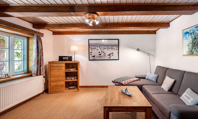 Pellworm Apartment | Apartment 'Fewo Gönke' with Private Garden and Wi-Fi