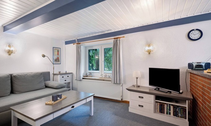 Pellworm Apartment | Apartment 'Fewo Stina' with Private Garden and Wi-Fi