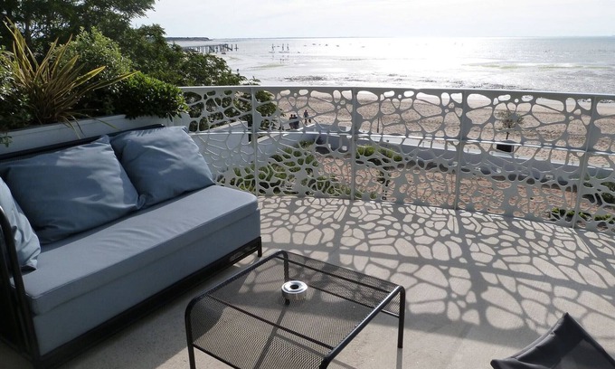La Tranche-sur-Mer Apartment | Apartment for 6 with balcony, pool and direct beach access in La Tranche-sur-Mer
