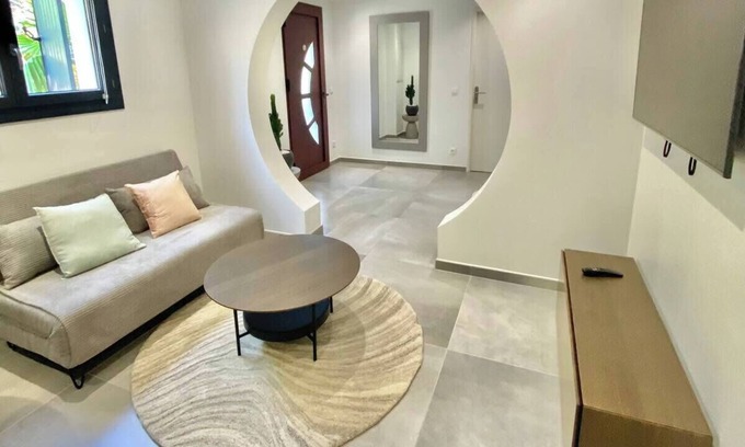 Frejus Apartment | Apartment for 4 with garden - near park